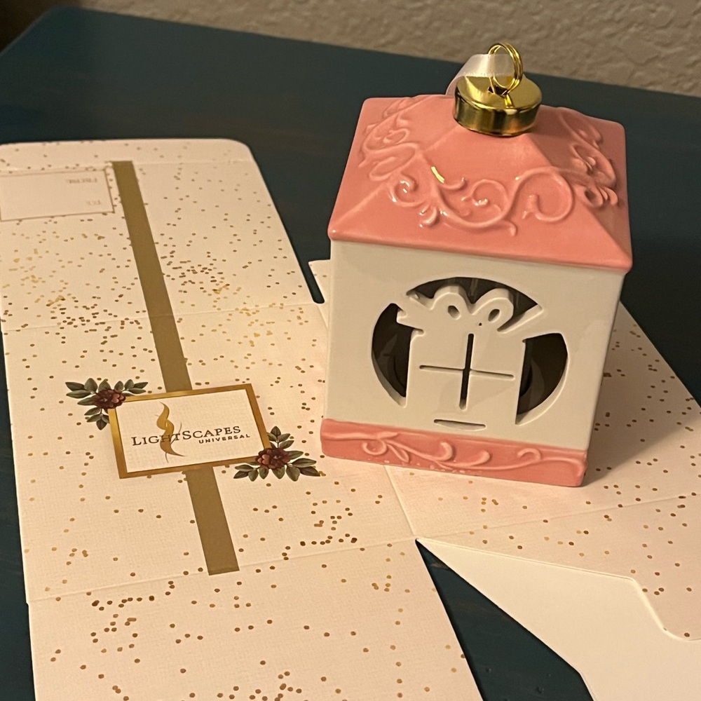 LIGHTSCAPES Ceramic Cut out Ornament Illuminated! BNWT!!